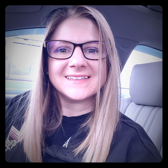 Meet your Posher, Holli - Picture 1 of 8